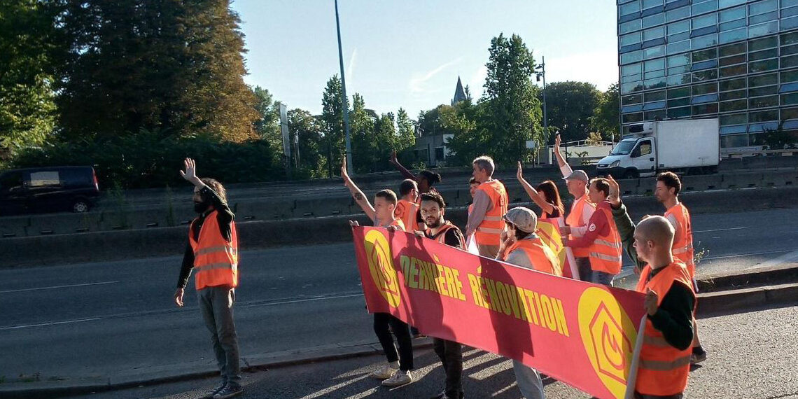 Climat : des militants de «Dernière Rénovation» bloquent le Périph