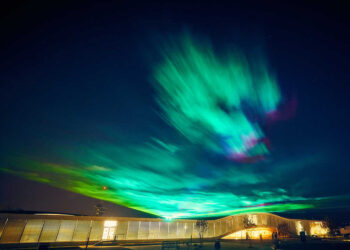 Une aurore boréale dans le ciel de Paris pour sensibiliser au changement climatique
