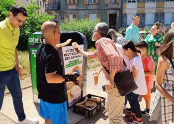 Les habitants de Mulhouse créent des boîtes à pain rassie contre le gaspillage alimentaire