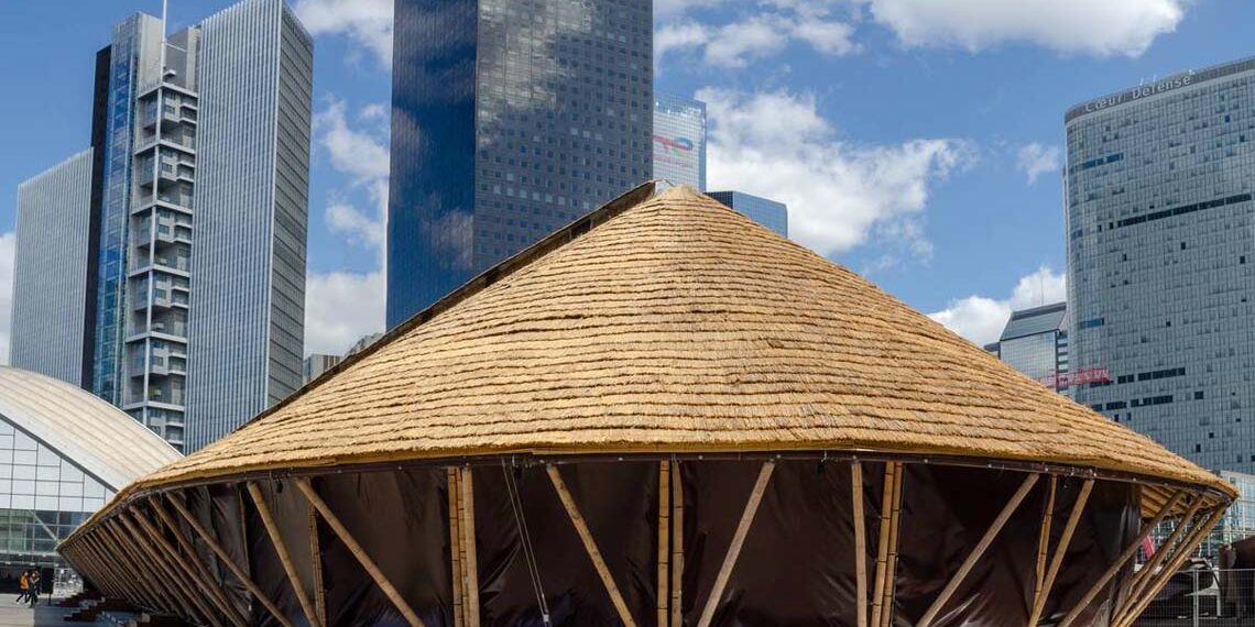 À la Défense, une expo photo rend hommage à l’eau dans un pavillon en bambou