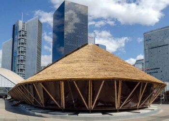 À la Défense, une expo photo rend hommage à l&rsquo;eau dans un pavillon en bambou