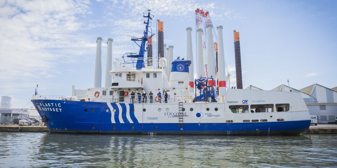 Au départ de Marseille, le Plastic Odyssey s&rsquo;apprête à faire le tour du monde des côtes les plus polluées