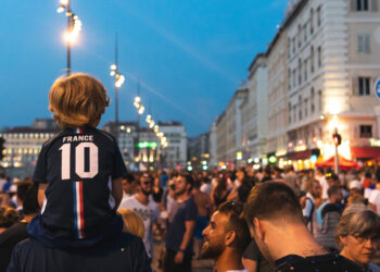 Plusieurs grandes villes françaises annoncent qu&rsquo;elles ne diffuseront pas le mondial de football au Qatar