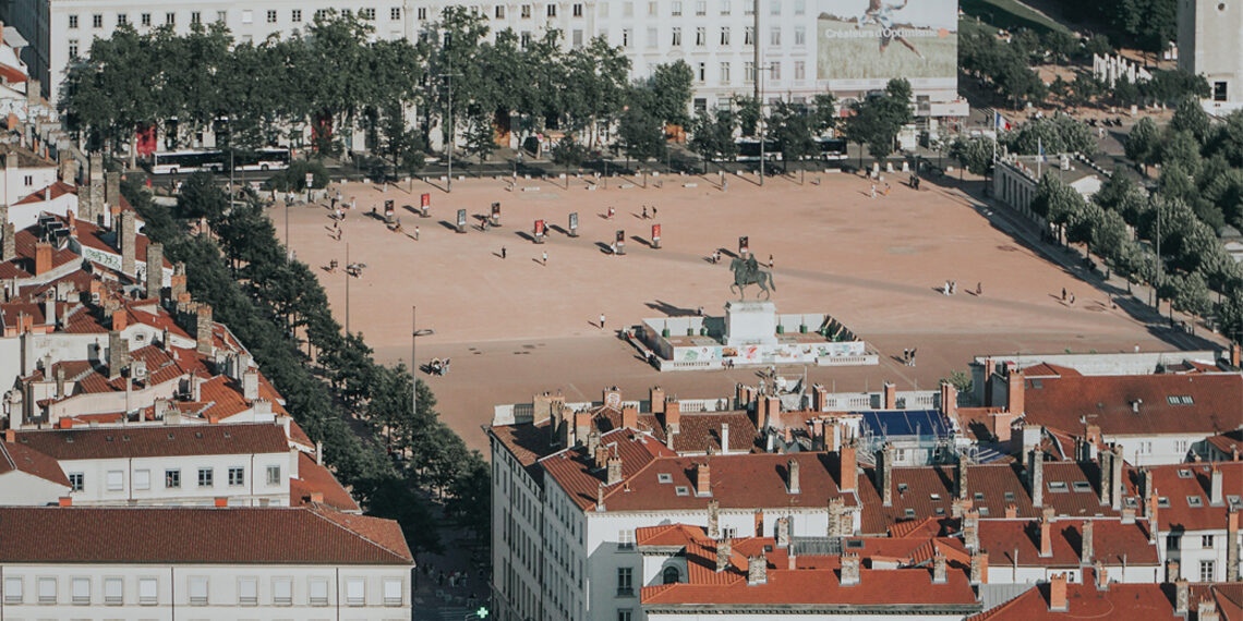 À Lyon, la place Bellecour va devenir un îlot de verdure