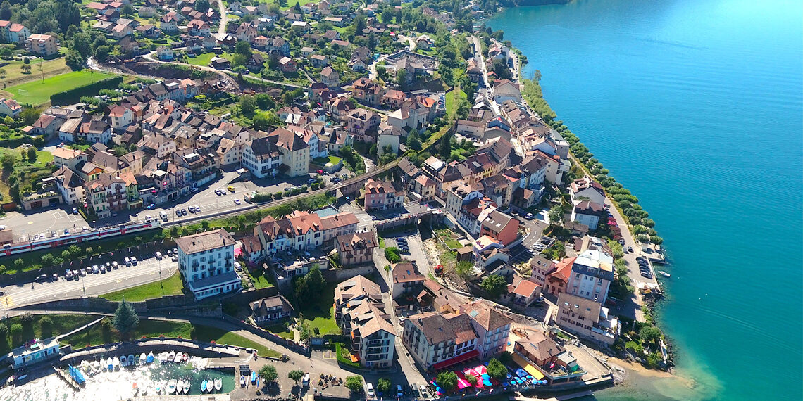 En Haute-Savoie, un petit village se chauffe grâce aux eaux du lac Léman