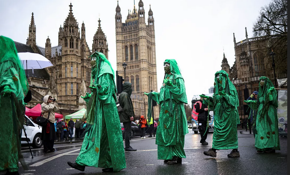À Londres, un bilan en demi-teinte pour la « méthode douce » d’Extinction Rebellion