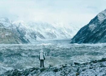 Le youtubeur Seb documente son expédition au Kirghizistan pour sensibiliser à la fonte des glaciers