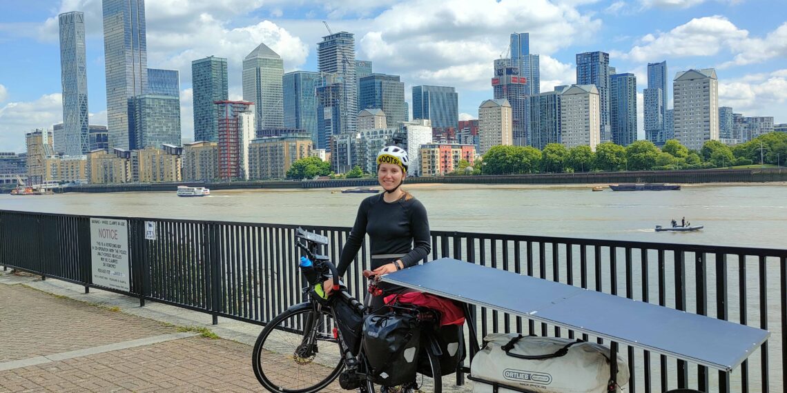 Suncycling Odyssey : elle fait 9000 km en vélo solaire pour mobiliser à la transition énergétique