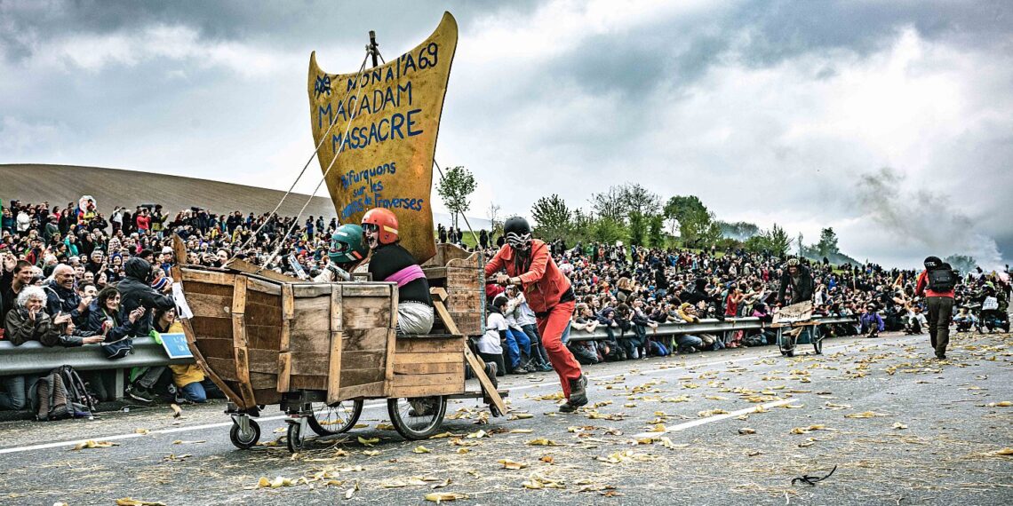 40 personnalités publient un livre de soutien aux Soulèvements de la Terre