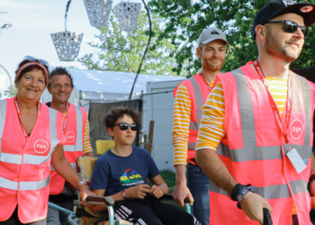Accessibilité : « Dans la navette de Papillons de Nuit, c&rsquo;est boule à facettes, musique à fond et déguisements »