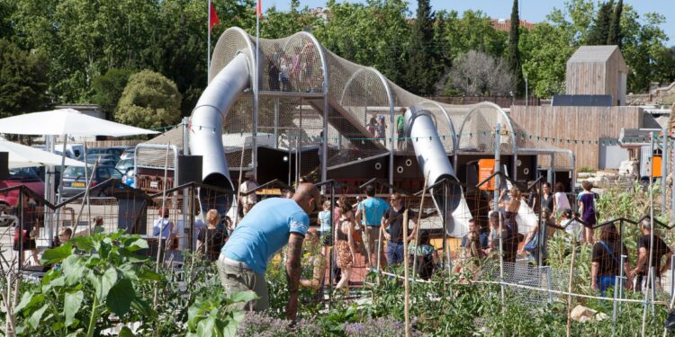 « Préparer le terrain pour des décisions radicales » : la redirection écologique gagne du terrain au sein des lieux culturels